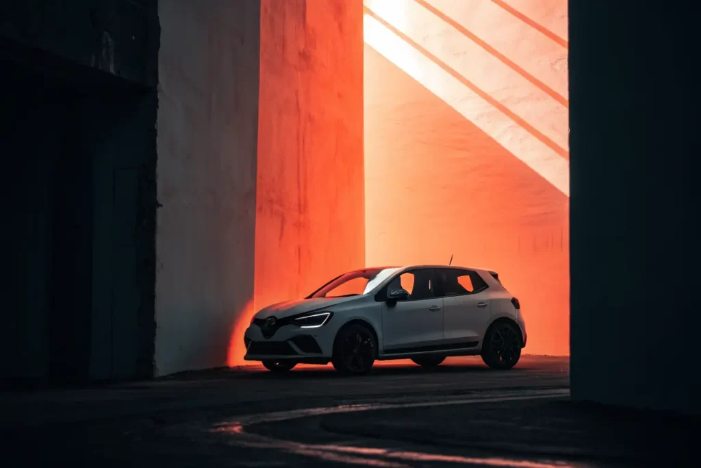 Voyant SERV sur Clio 2 : signification, causes et quoi faire